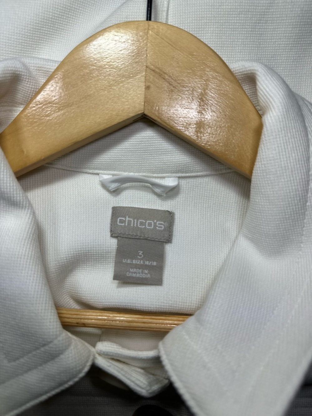 Chico's Cream/ White Button Jacket with Flap Pockets brown buttons size 3/XL - Picture 5 of 7